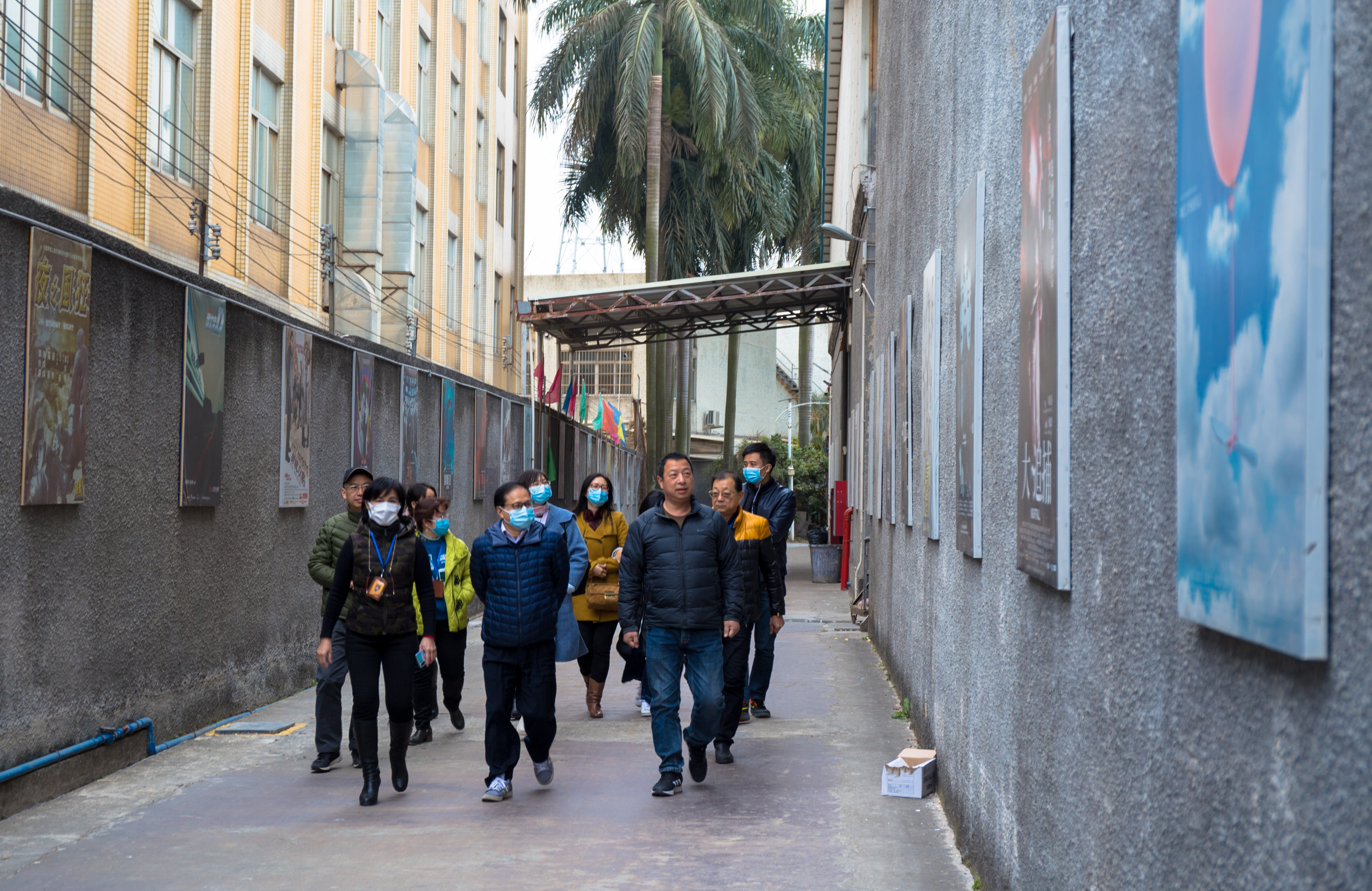 廣聯(lián)部一行8人走訪參觀銀都影視基地